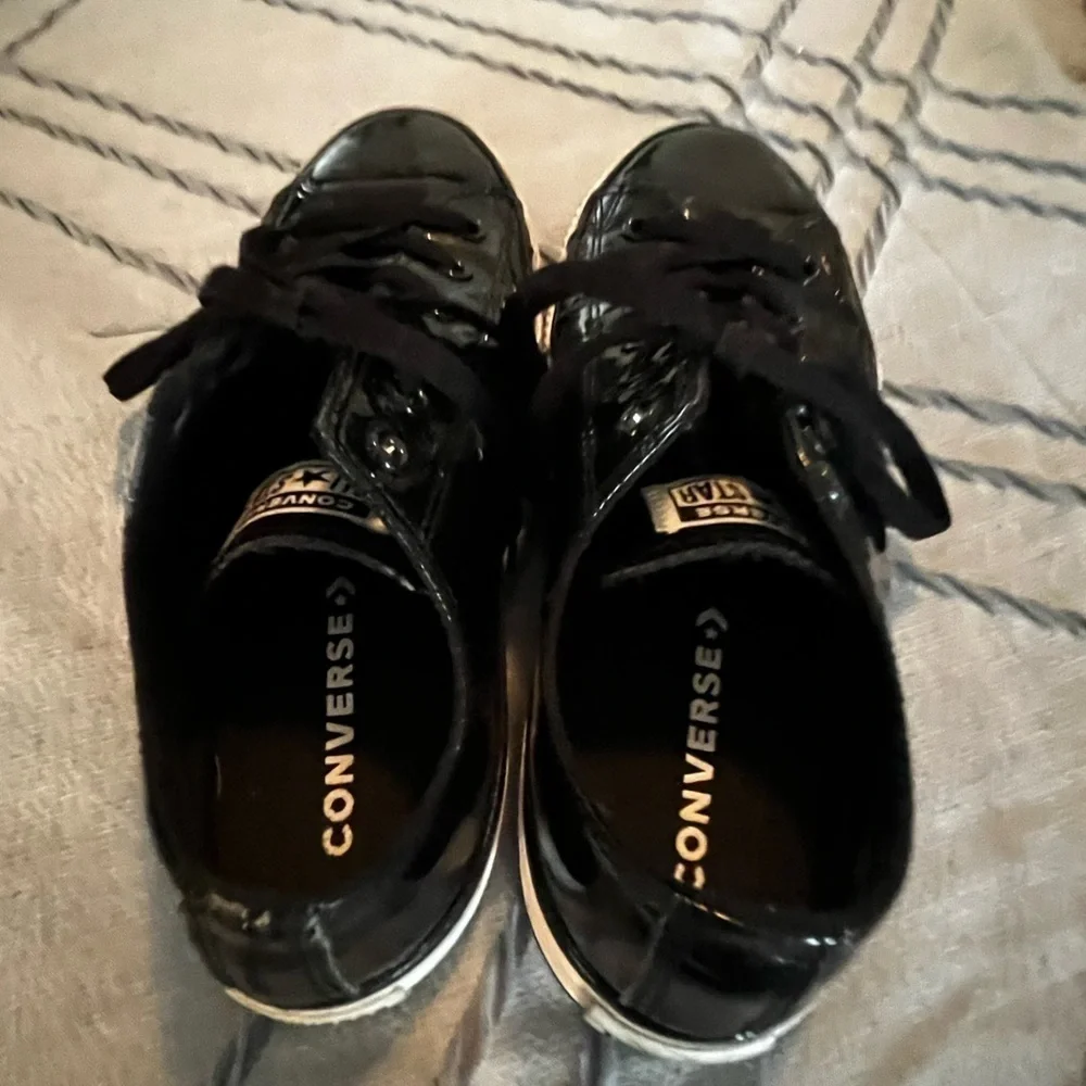 Converse these shoes